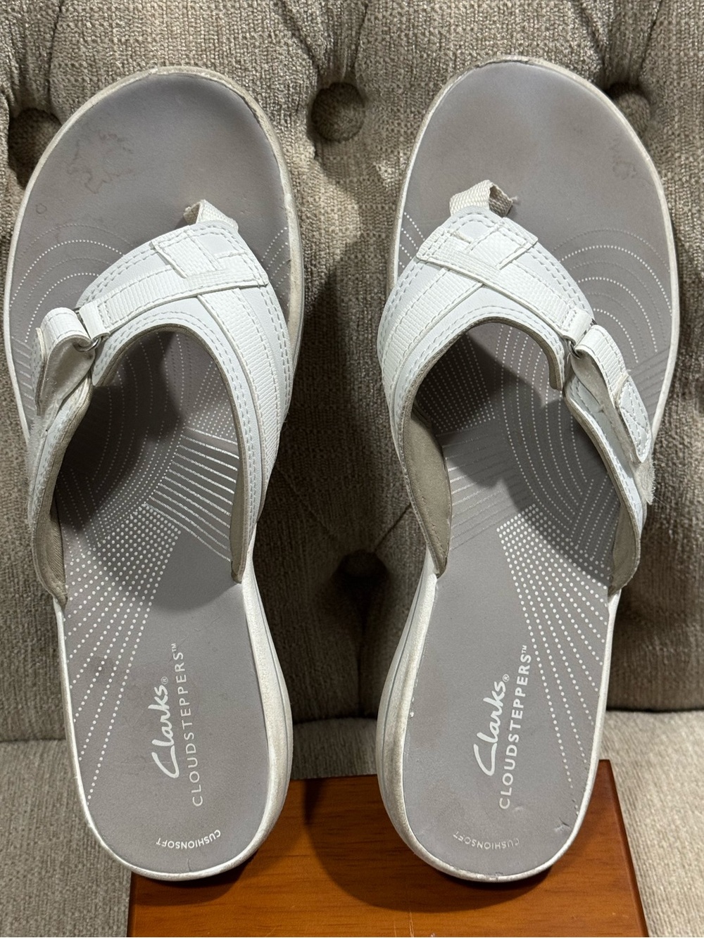 Clarks Cloudsteppers Women's white Strap Sandals Size 9  adjustable
